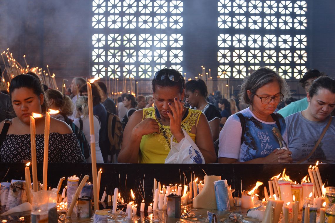 Rovena Rosa/Agência Brasil Aparecida (SP) - Devotos de Nossa Senhora Aparecida comparecem ao Santuário Nacional no dia da Padroeira do Brasil (Rovena Rosa/Agência Brasil)