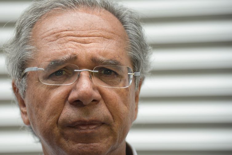 O economista Paulo Guedes, que comanda o núcleo econômico da campanha do candidato do PSL à Presidência da República, Jair Bolsonaro, fala à imprensa.