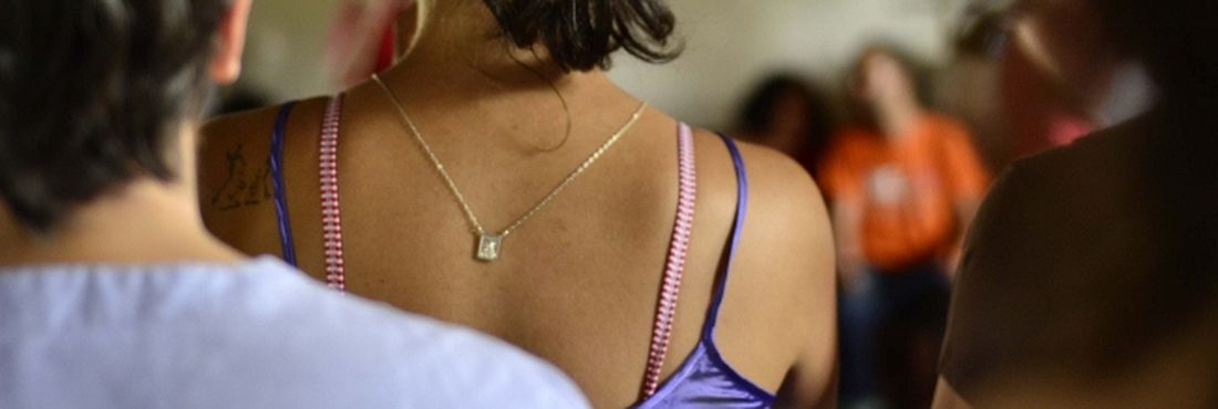 Combate à homofobia e lesbofobia "Mexeu com uma, mexeu com todas!". Lema contra a violência lesbofóbica