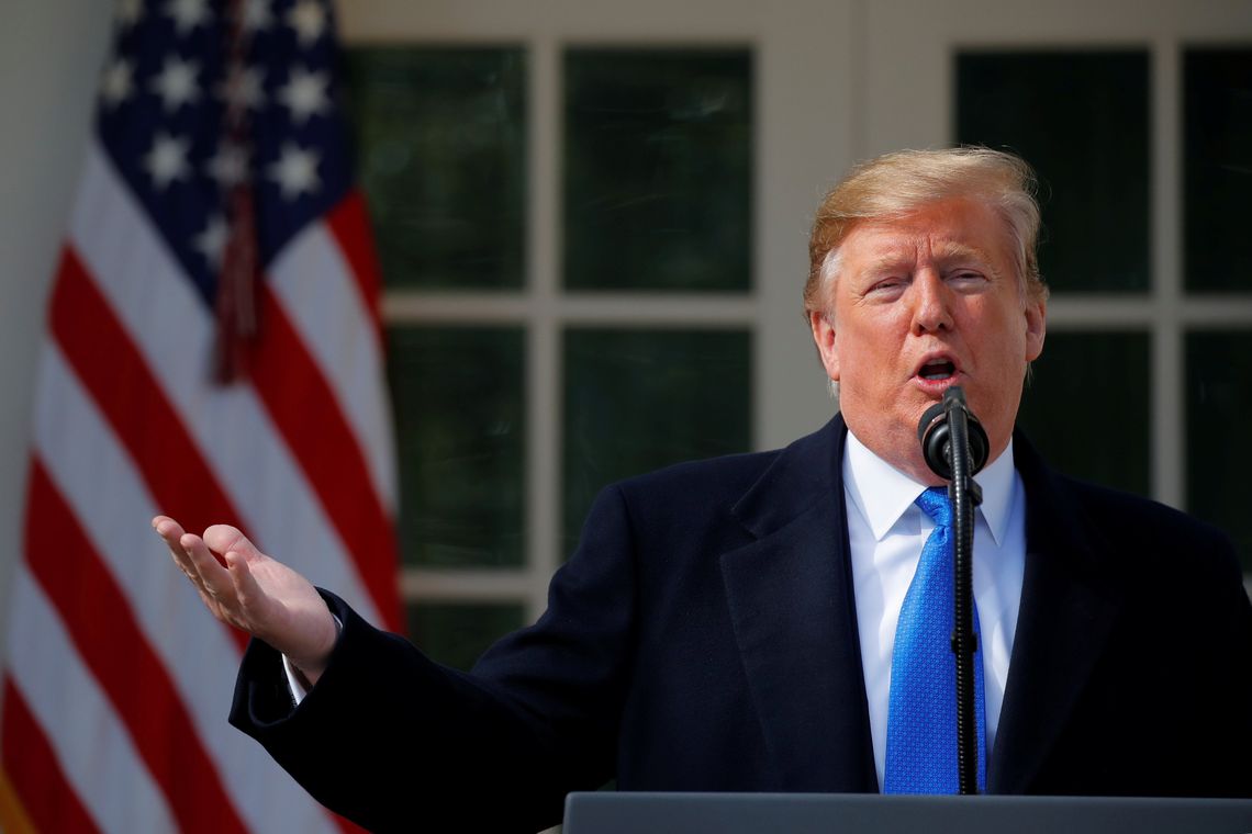 Reuters/Carlos Barria/Direitos Reservados
O presidente dos EUA, Donald Trump, declara uma emergência nacional na fronteira dos EUA com o México durante as observações sobre segurança de fronteira no Jardim das Rosas, na Casa Branca, em Washington, EUA, 15 de fevereiro de 2019.