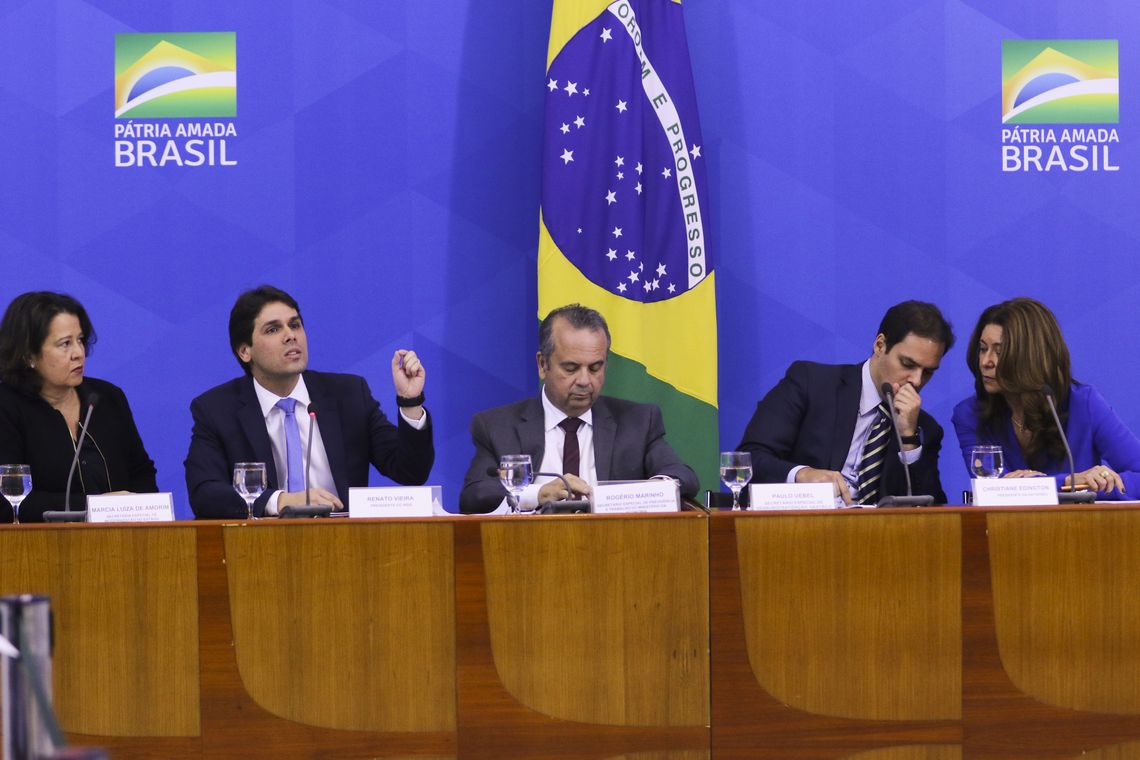 Valter Campanato/Agência Brasil O presidente do Instituto Nacional do Seguro Social (INSS), Renato Vieira, fala durante entrevista coletiva após cerimônia de sanção da lei de combate às fraudes no sistema previdenciário, no Palácio do Planalto.
