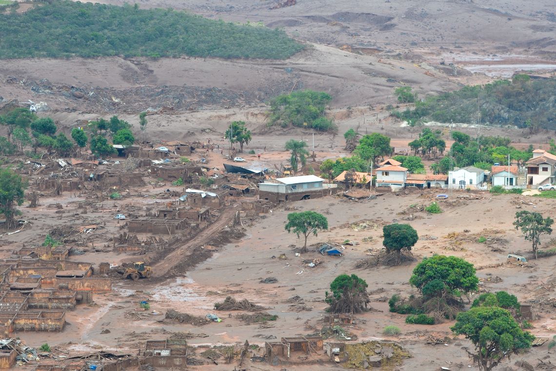 07 13:31:55 Mariana (MG) - Área afetada pelo rompimento de barragem no distrito de Bento Rodrigues, zona rural de Mariana, em Minas Gerais (Antonio Cruz/Agência Brasil)