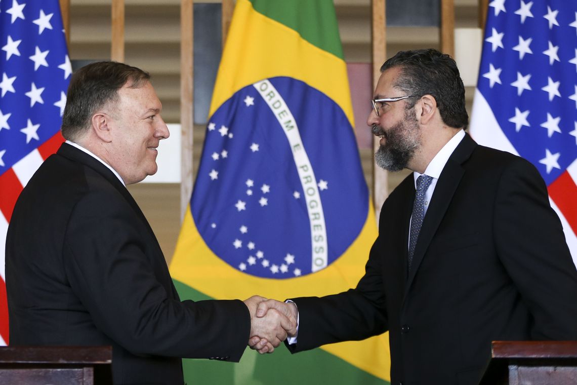 Marcelo Camargo/Agência Brasil O novo chanceler brasileiro, Ernesto Araújo, e o secretário de Estado dos Estados Unidos, Mike Pompeo, durante entrevista coletiva no Palácio do Itamaraty.