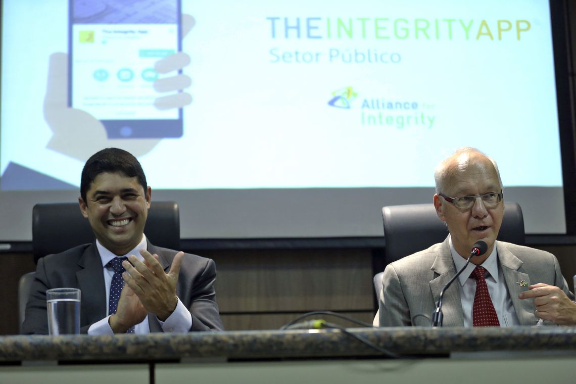 José Cruz/Agência Brasil O ministro da Transparência e Controladoria Geral da União, Wagner Rosário, o embaixador da Alemanha no Brasil, Georg Witschel e a Alliance for Integrity lançam a versão para o setor público da ferramenta digital TheIntegrityApp.