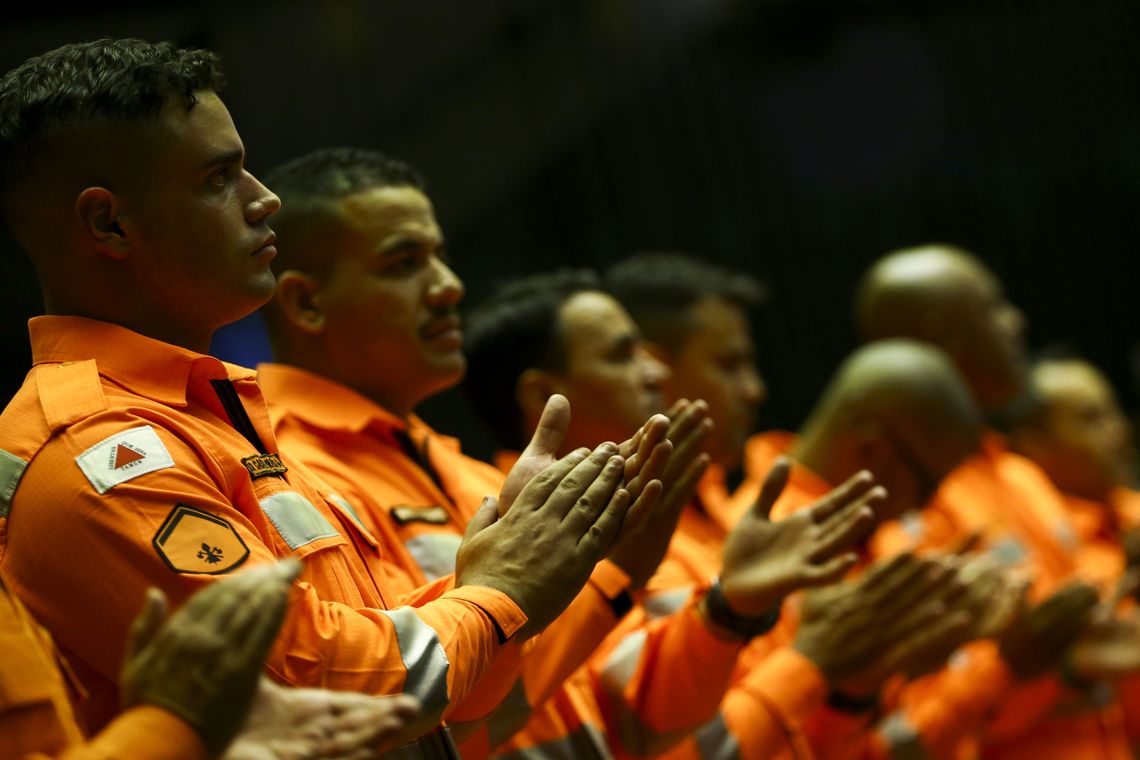 Marcelo Camargo/Agência Brasil Câmara dos deputados realiza sessão Solene em homenagem às vítimas, aos militares do Corpo de Bombeiros de Minas Gerais e demais profissionais que socorreram e resgataram as vítimas do Desastre de Brumadinho- MG