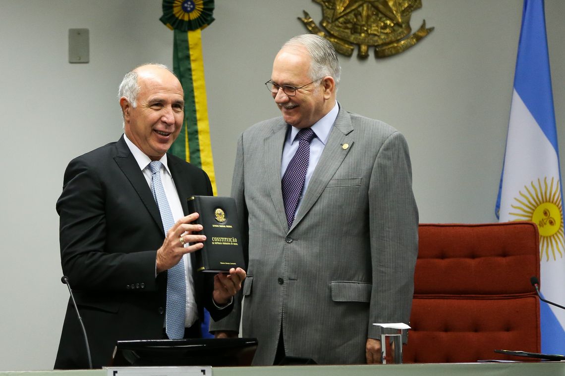 Marcelo Camargo/Agência Brasil Brasília - O presidente da Corte Suprema da Argentina, Ricardo Lorenzetti, e o ministro do STF Edson Fachin durante a palestra Audiências Públicas, Participação Social e Implementação de Direitos Fundamentais – A experiência da Corte