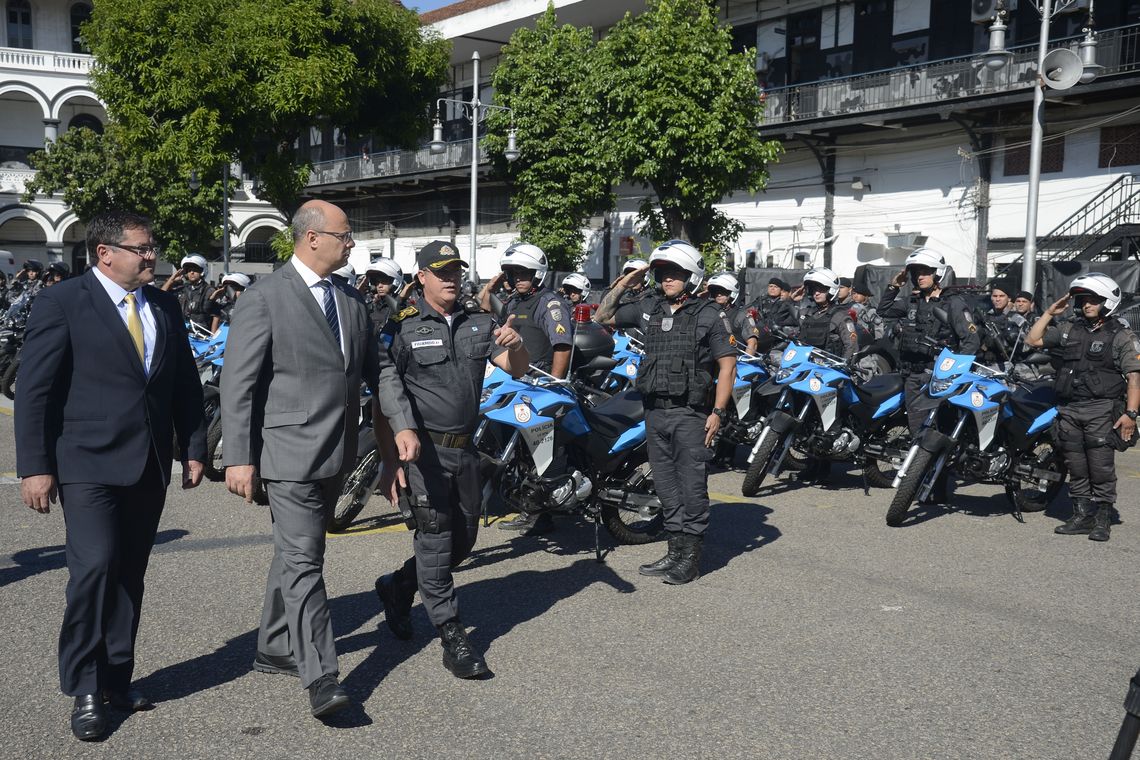 Tomaz Silva/Agência Brasil O governador Wilson Witzel participa de entrega, pelo Gabinete de Intervenção Federal, de viaturas para a Polícia Militar no Batalhão de Choque, no centro do Rio.