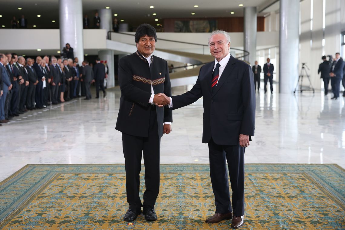José Cruz/Agência Brasil Brasília - O presidente da Bolívia, Evo Morales, é recebido no Palácio do Planalto pelo presidente Michel Temer (José Cruz/Agência Brasil)