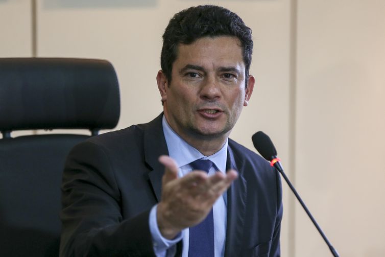 O futuro ministro da Justiça, juiz federal Sérgio Moro, durante coletiva de imprensa após reunião com o atual ministro da pasta, Torquato Jardim.