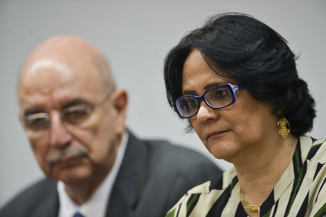 O ministro da Cidadania, Osmar Terra, durante e a ministra da Mulher, Família e Direitos Humanos, Damares Alves, participam do seminário
Mães de Crianças com Microcefalia: Entendendo os Desafios e Superando o Preconceito, na Câmara dos