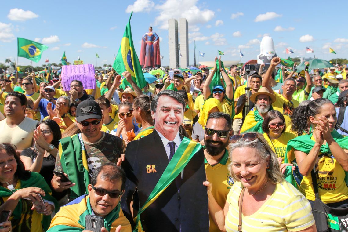 Ato em apoio ao governo de Jair Bolsonaro ocorrem neste domingo (26) na Esplanada dos Ministérios