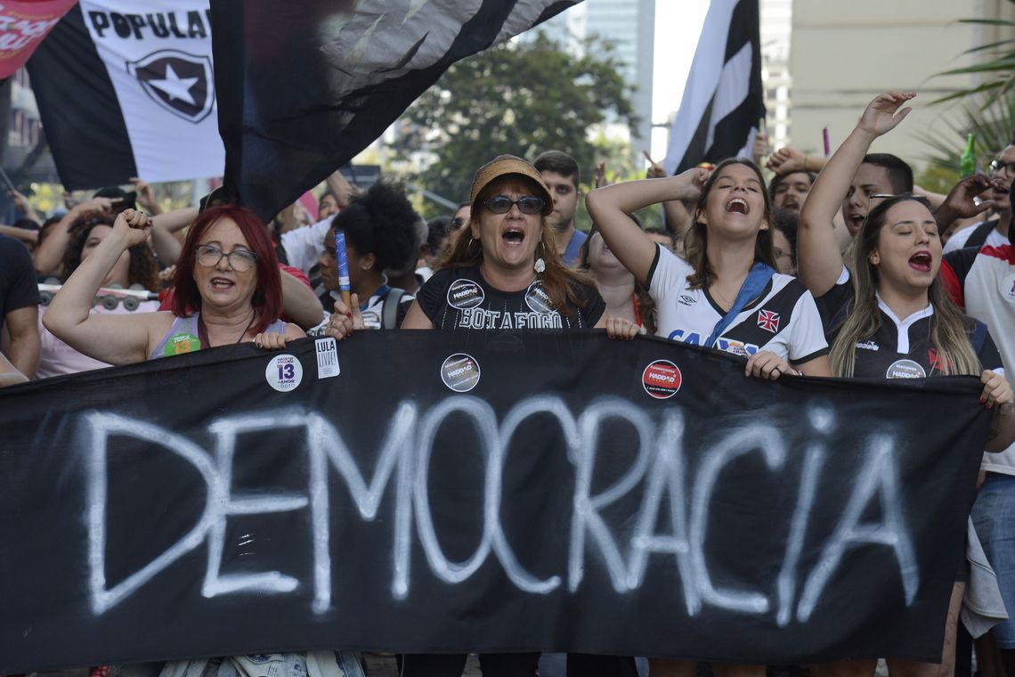 Tânia Rêgo/Agência Brasil Ato Contra o Retrocesso em Defesa da Democracia, na Cinelândia, região central do Rio de Janeiro.