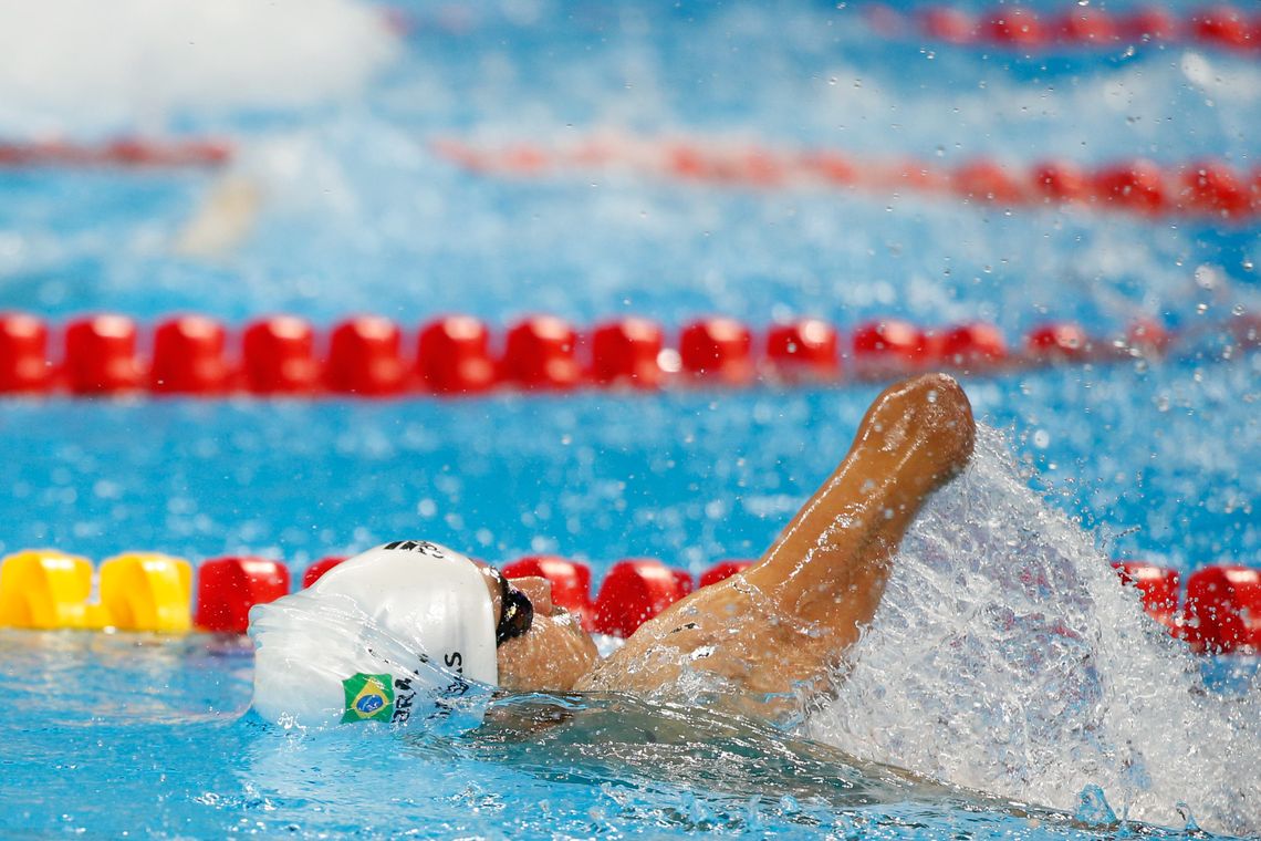 Fernando Frazão/Agência Brasil Rio de Janeiro - Brasileiro Daniel Dias leva medalha de ouro nos 50m nado costas S5 nos Jogos Paralímpicos Rio 2016, no Estádio Aquático (Fernando Frazão/Agência Brasil)