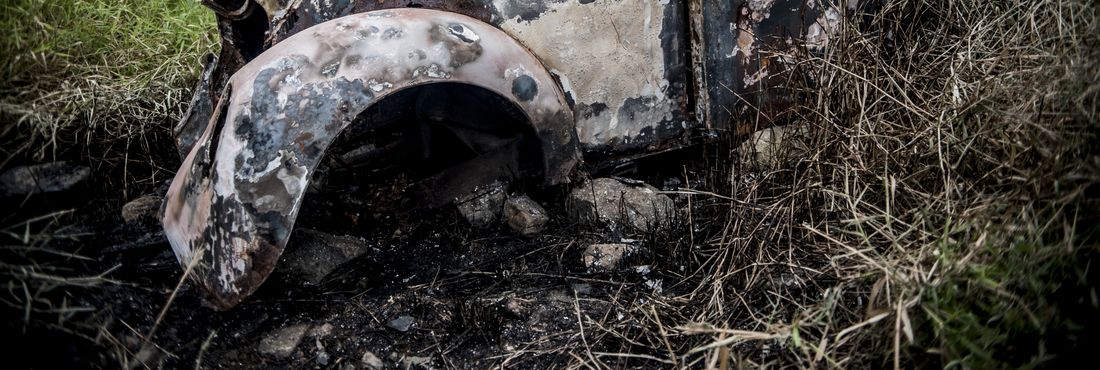 Carro queimado em Itajaí Itajaí - Carro incendiado em Itajaí, Santa Catarina