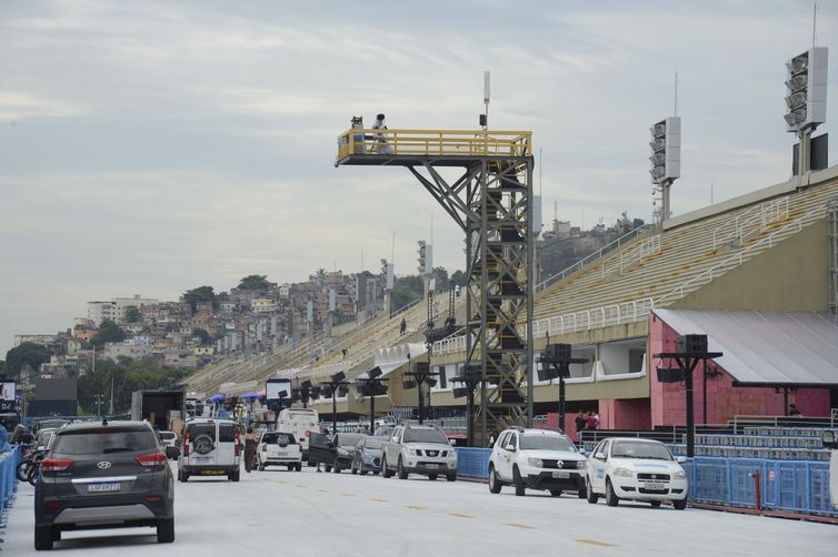 O governador Wilson Witzel visita o Sambódromo, na Marquês de SapucaÃ, e anuncia patrocÃnio da concessionária de distribuição de energia Light para as escolas de samba, através da Lei de Incentivo à Cultura.