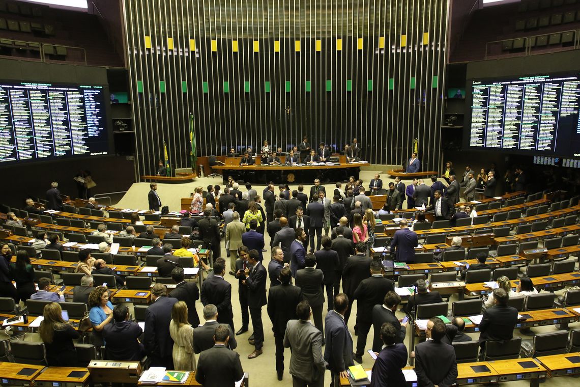 O Plenário da Câmara dos Deputados analisa a Medida Provisória 886/19, que reformula novamente a estrutura do Poder Executivo