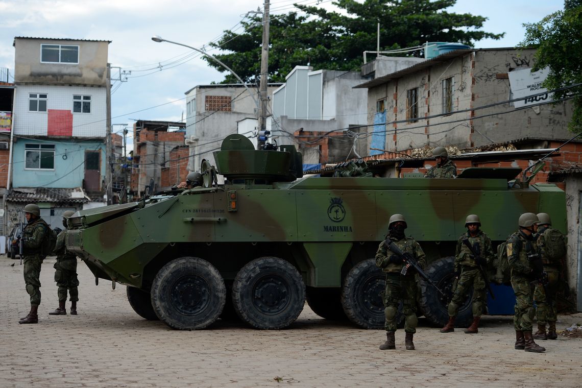 Fernando Frazão/Agência Brasil Rio de Janeiro - Fuzileiros Navais participam de operação de segurança na favela Kelson's, na zona norte do Rio de Janeiro (Fernando Frazão/Agência Brasil)