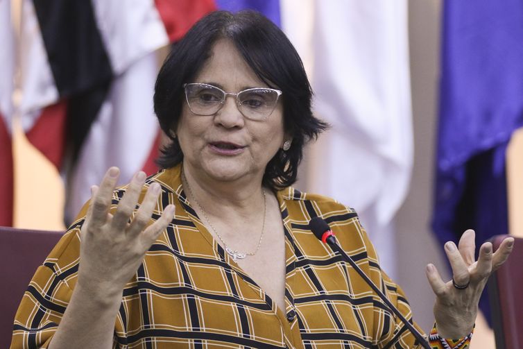 A ministra Damares Alves, participa do lançamento do Selo Empresa Amiga da Família