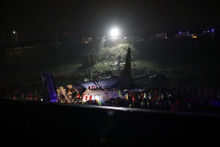 Firefighters and rescue teams are seen next to the wreckage of a plane after it crashed at Sabiha Gokcen airport in Istanbul, Turkey, February 5, 2020. REUTERS/Stringer