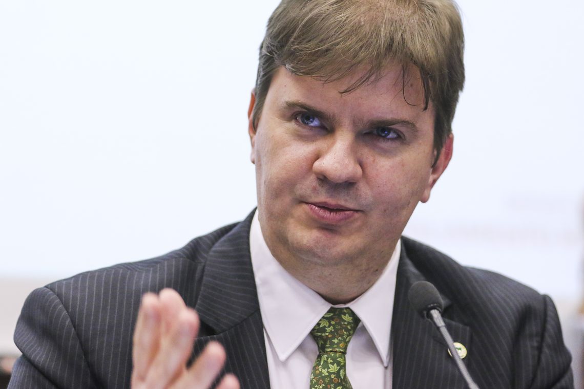 Valter Campanato/Agência Brasil O ministro do Desenvolvimento Regional, Gustavo Canuto, durante abertura do Encontro Nacional de Gestão de Recursos Hídricos e Revitalização de Bacias Hidrográficas, em Brasília.