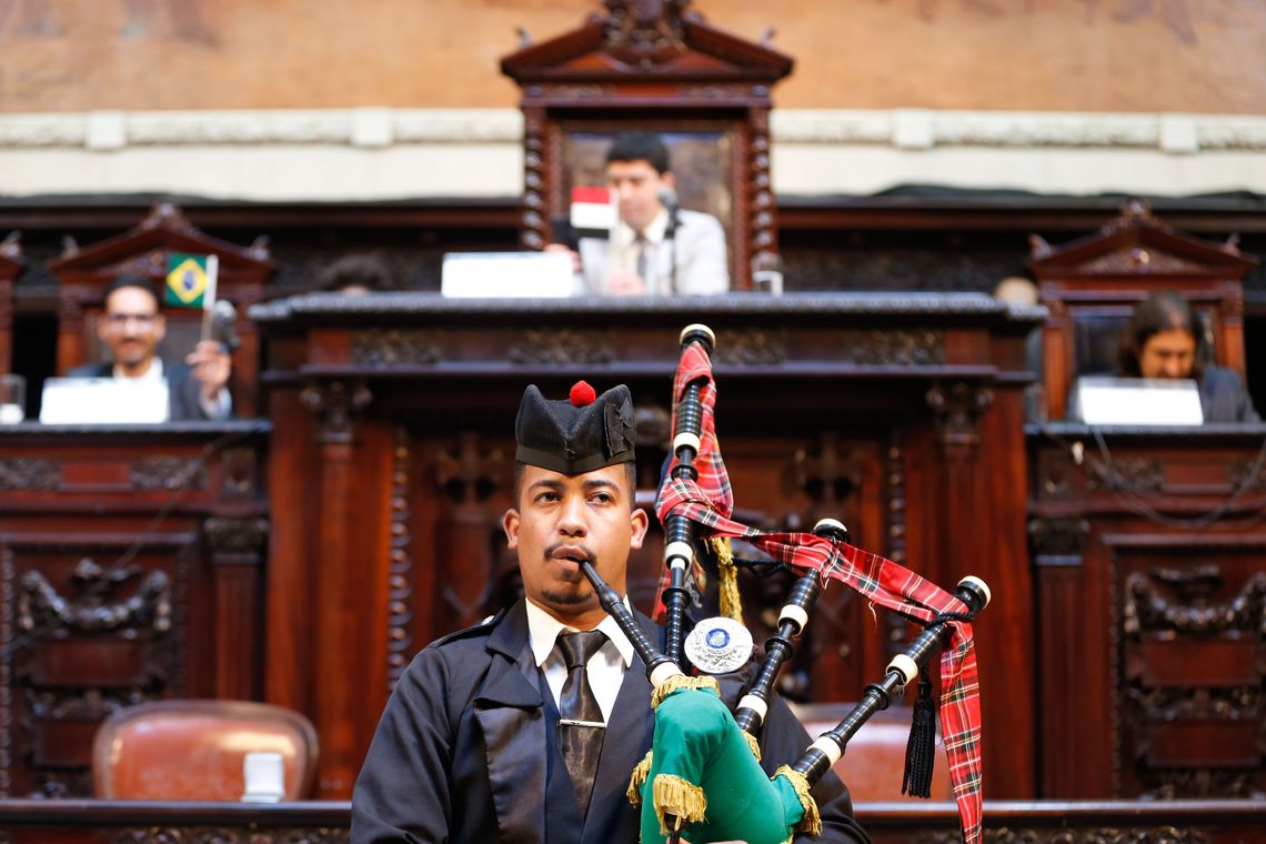 Tânia Rêgo/Agência Brasil Rio de Janeiro - Mohamed Ali Kenawy, imigrante sírio agredido em Copacabana recebe o título de cidadão fluminense, no Palácio Tiradentes, sede da Assembleia Legislativa do Estado do Rio de Janeiro (Tânia Rêgo/Agência Brasil)