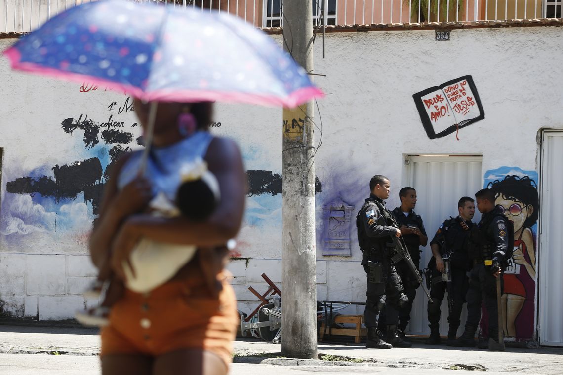 Tânia Rêgo Rio de Janeiro - Operação feita pelas polícias Civil e Militar, com o apoio das Forças Armadas, da Força Nacional de Segurança e da Polícia Federal, no Morro dos Macacos, em Vila Isabel, zona norte do Rio (Foto: Tânia Rêgo/Agência Brasil)