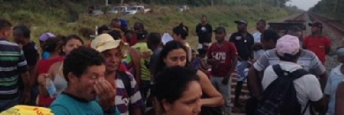Quilombolas ocupam estrada no MA Quilombolas ocupam estrada no MA