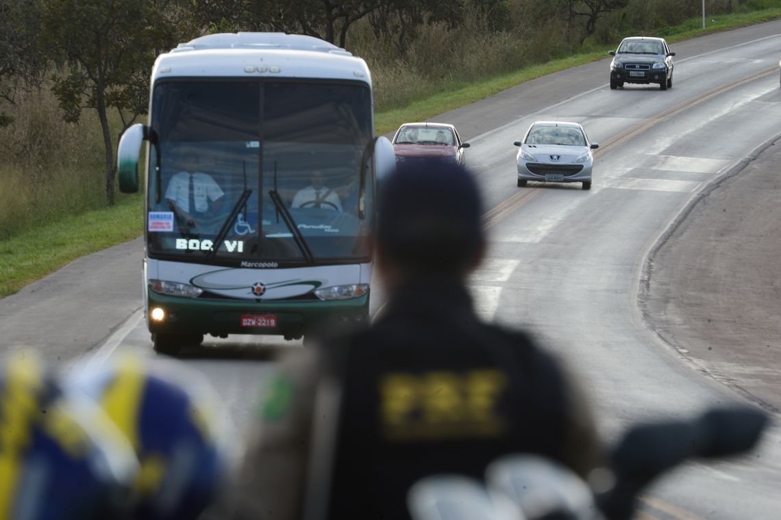 Marcello Casal jr/Agência Brasil/Agência Brasil PRF intensifica fiscalização de condutas imprudentes no quilometro trinta e cinco da BR-040 (Marcello Casal Jr/Agência Brasil)