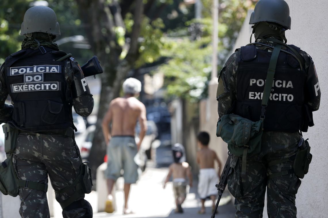 Tânia Rêgo Rio de Janeiro - Operação feita pelas polícias Civil e Militar, com o apoio das Forças Armadas, da Força Nacional de Segurança e da Polícia Federal, no Morro dos Macacos, em Vila Isabel, zona norte do Rio (Foto: Tânia Rêgo/Agência Brasil)