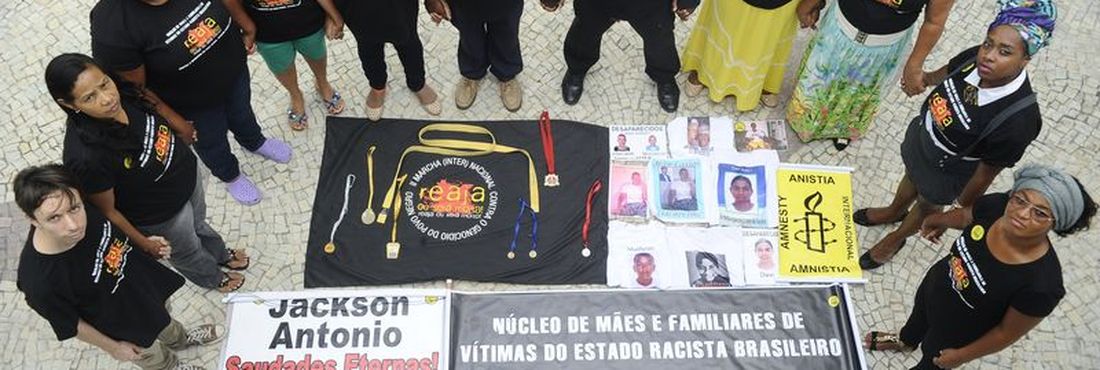 Anistia Internacional: jovens negros desaparecidos na Bahia Mães e pais denunciam à Anistia Internacional uma série de crimes de assassinato, sequestro e desaparecimento de jovens negros em Salvador e outras cidades no estado da Bahia