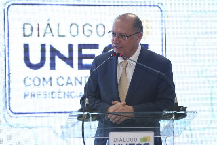 O candidato à Presidência da República, Geraldo Alckmin, do PSDB, discursa durante o evento,  Diálogos Eleitor, realizado pela  União Nacional de Entidades do Comércio e Serviços (Unecs).