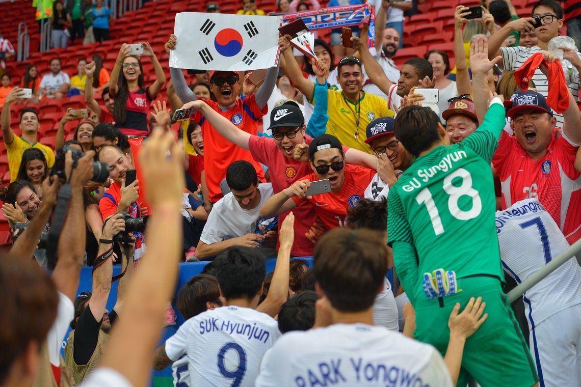 Gustavo Gomes/Agência Brasil Brasília - Equipes masculinas de futebol olímpico da Coreia do Sul e México jogam no Estádio Mané Garrincha (Gustavo Gomes/Agência Brasil)