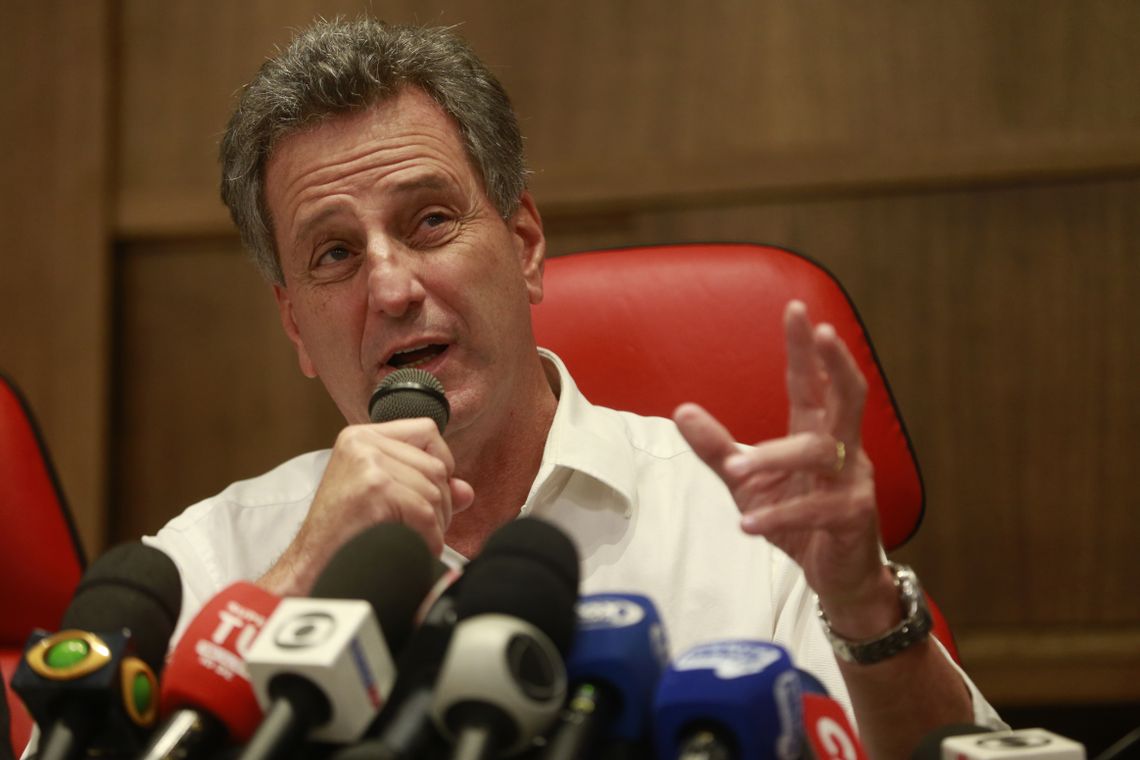 O presidente do Flamengo, Rodolfo Landin fala durante coletiva na sede do clube, na Gávea, zona sul do Rio de Janeiro