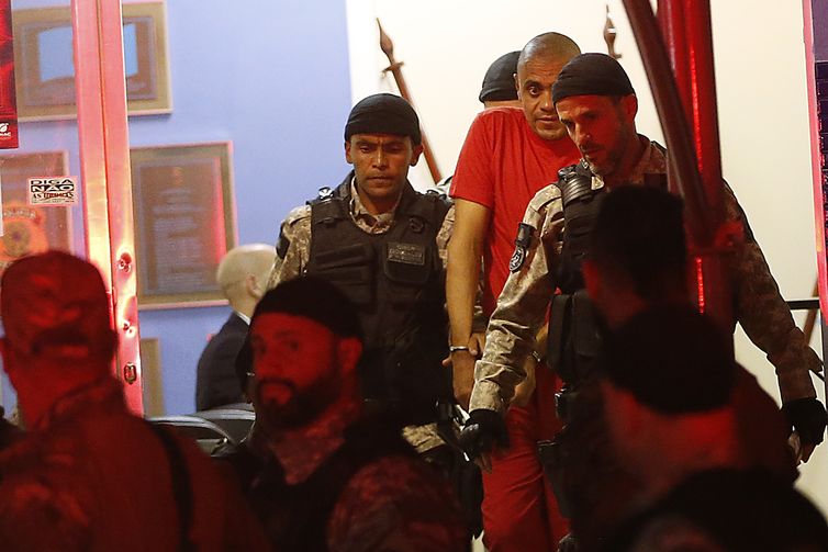 Juiz de Fora - Agressor do deputado Jair Bolsonaro deixa a Polícia Federal em Juiz de Fora após cerca de três horas de interrogatório.(Foto: Tomaz Silva/Agência Brasil)