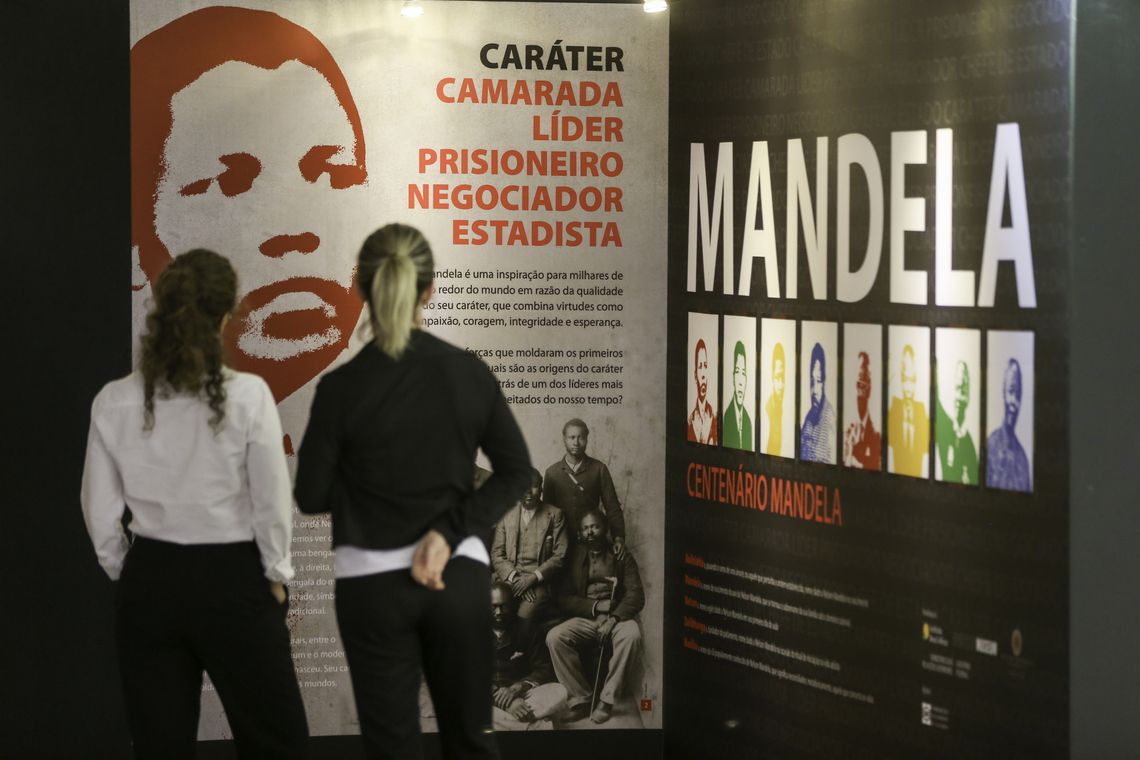Fabio Rodrigues Pozzebom/Agência Brasil Exposição Centenário Mandela, no Palácio Itamaraty. A mostra apresenta a trajetória do ativista (Nelson Mandela) que combateu o regime do apartheid e tornou-se o primeiro presidente negro da África do Sul.