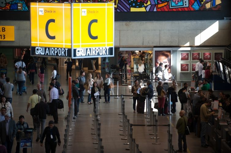 - Única taxa paga pelo passageiro é a de embarque, reajustada em 3,15% no aeroporto de Guarulhos Arquivo/Agência Brasil