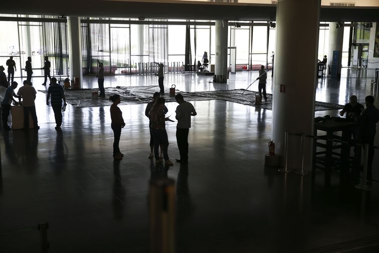 A cerimônia de posse do presidente Jair Bolsonaro no Congresso Nacional vai envolver um grande contingente dos servidores do Senado Federal e da Câmara dos Deputados,que fazem ultimos ajustes para cerimonia.