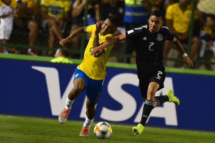 Brasil vence México de virada, com gol nos acréscimos do 2º tempo na Copa do Mundo Sub 17