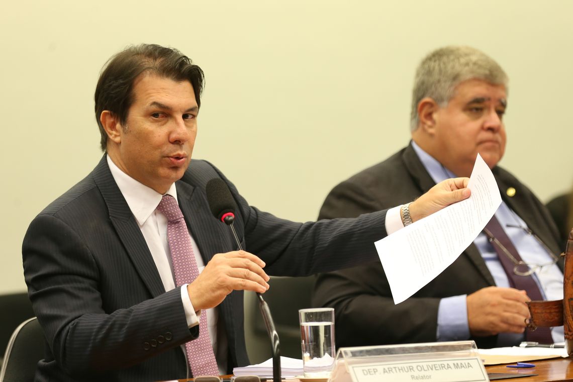 Fabio Rodrigues Pozzebom/Agência Brasil Brasília - Deputado Arthur Maia retoma a leitura do seu relatório na Comissão Especial que analisa a proposta de emenda à Constituição (PEC) da reforma da Previdência (Fabio Rodrigues Pozzebom/Agência Brasil)