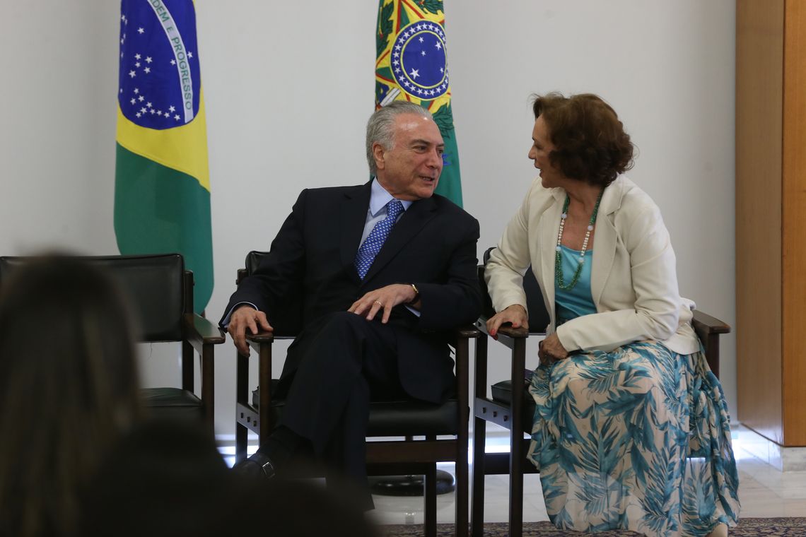 Valter Campanato/Agência Brasil Brasília - O presidente Temer e a secretária especial de Políticas para as Mulheres, Fátima Pelaes, durante assinatura do decreto de criação da Rede Brasil Mulher (Valter Campanato/Agência Brasil)