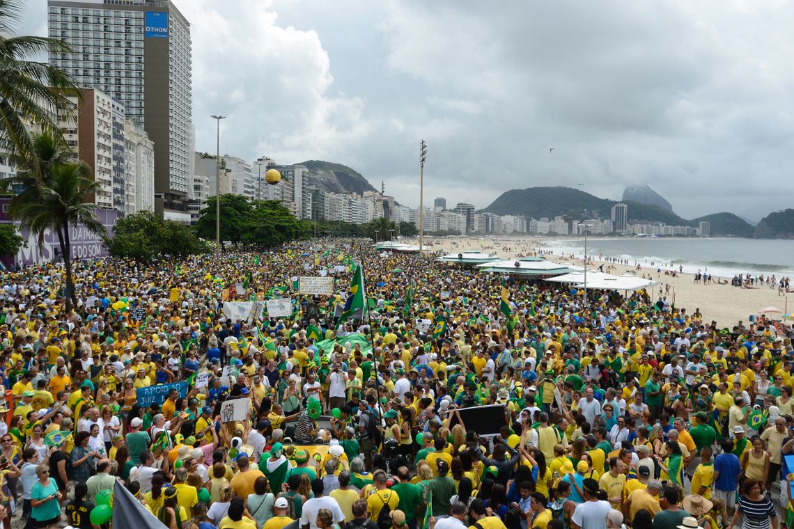 Tânia Rêgo/Agência Brasil Rio de Janeiro - Manifestação em Copacabana contra a corrupção e pela saída da presidenta Dilma Rousseff (Tânia Rêgo/Agência Brasil)
