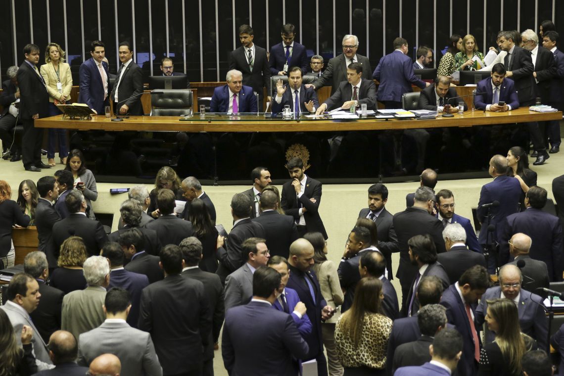 O PlenÃ¡rio da CÃ¢mara dos Deputados aprovou a quebra do prazo de cinco sessÃµes entre as votaÃ§Ãµes em primeiro turno e em segundo turno para que a PEC da reforma da PrevidÃªncia (6/19) possa ser votada ainda hoje.