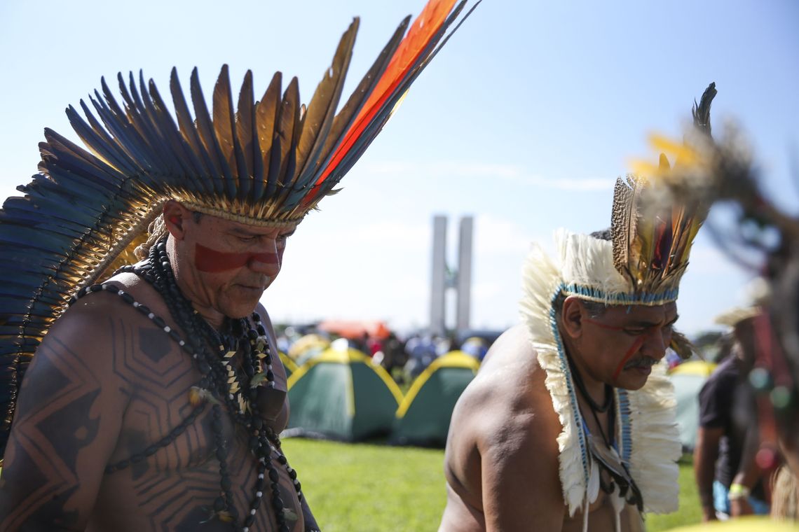 IndÃgenas de todo o Brasil estão acampados na Esplanada dos Ministérios, para a 15ª edição do ATL- Acampamento Terra Livre.