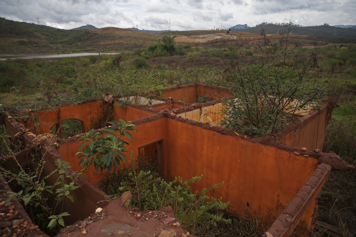 José Cruz/Agência Brasil Mariana (MG) - Ruínas em Bento Rodrigues, distrito de Mariana, dois anos após a tragédia do rompimento da Barragem de Fundão, da mineradora Samarco (José Cruz/Agência Brasil)