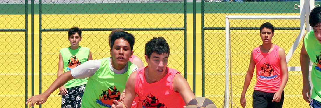 Educação Física - Basquete Jogo de Basquete