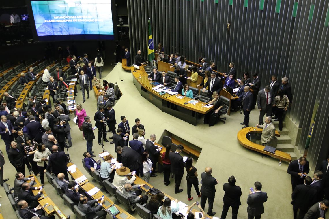 Fabio Rodrigues Pozzebom/Agência Brasil O ministro da Educação, Abraham Weintraub, na Câmara dos Deputados para detalhar como será feito o bloqueio de verbas de universidades públicas e institutos federais. O ministro foi convocado para falar sobre bloqueio de recursos.