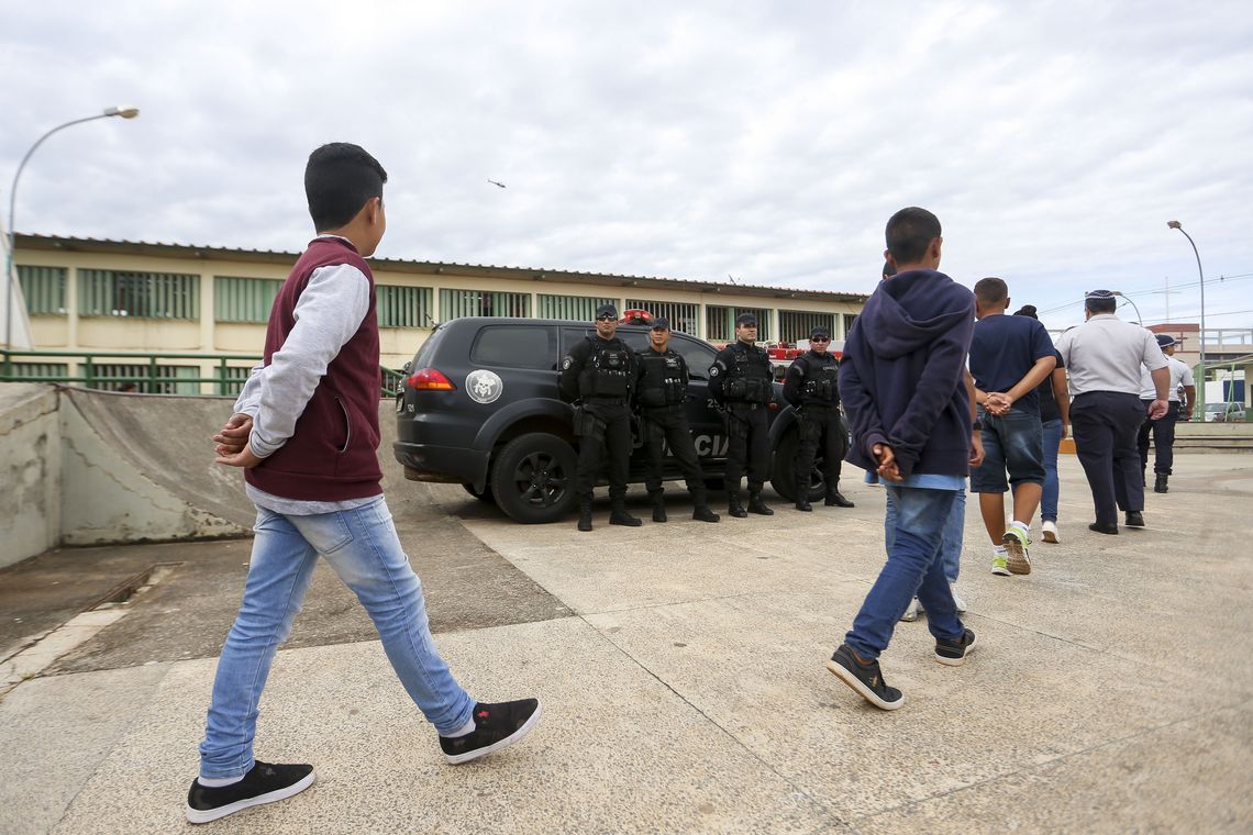 Marcelo Camargo/Agência Brasil Primeiro dia de aulas no CED 01 da Estrutural, uma das escolas públicas do DF onde foi implementado o modelo cívico-militar.