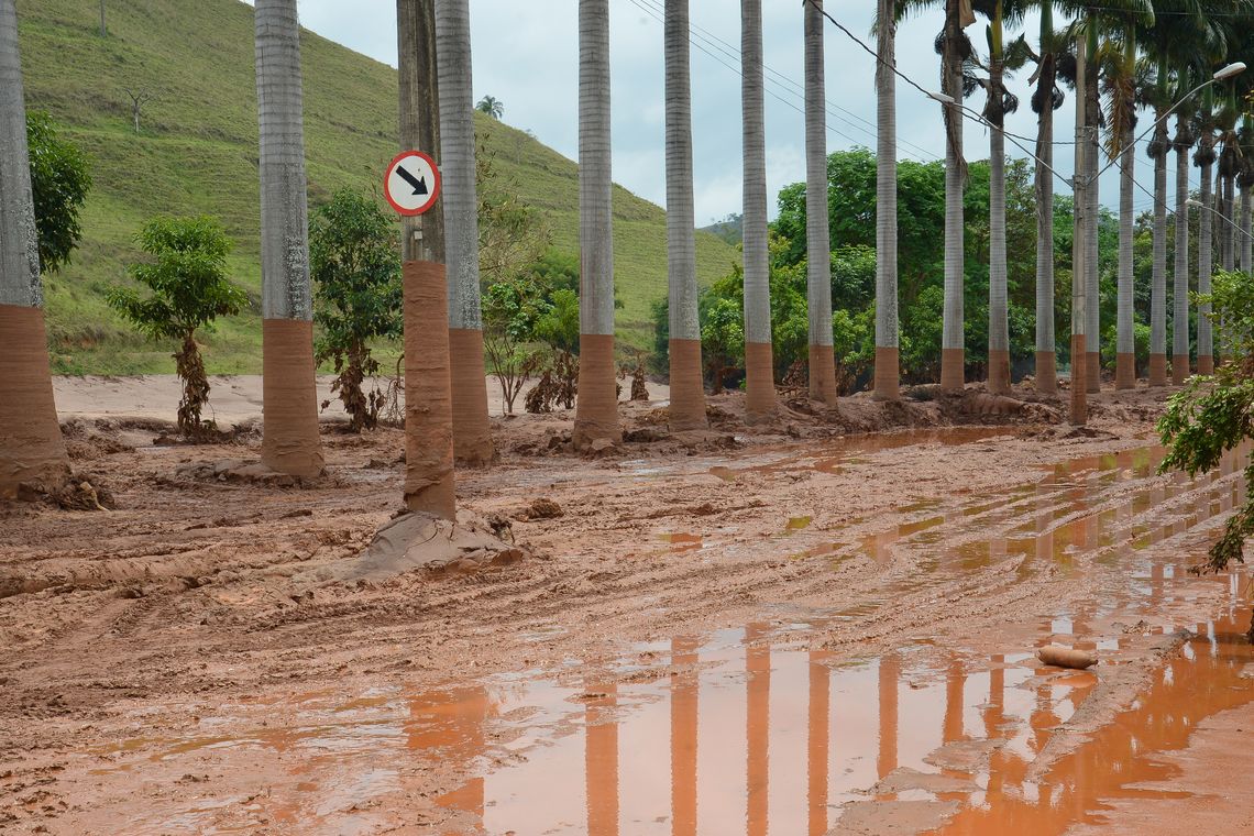 Antonio Cruz/ Agência Brasil Barra Longa(MG) - A cidade de Barra Longa/MG, atingida pela enxurrada de lama tóxica proveniente do rompimento da barrragem tenta se recuperar dos transtornos causados pelo incidente (Antonio Cruz/Agência Brasil)