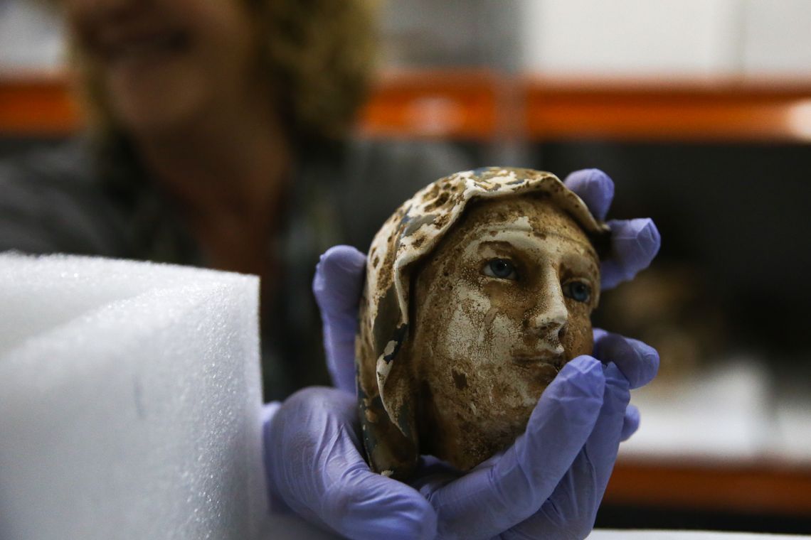 José Cruz/Agência Brasil Mariana (MG) - Laboratório restaura peças religiosas dos municípios atingidos pela lama da Barragem de Fundão, da mineradora Samarco, que rompeu há dois anos (José Cruz/Agência Brasil)