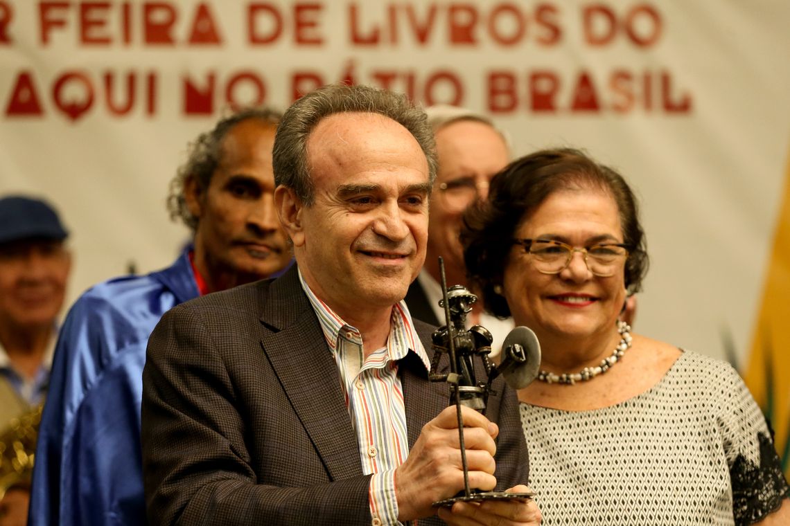 Wilson Dias/Agência Brasil Brasília - O escritor e diplomata João Almino, eleito em março deste ano como imortal da Academia Brasileira de Letras (ABL) é um dos homenageados da 33ª Feira do Livro de Brasília (Wilson Dias/Agência Brasil)